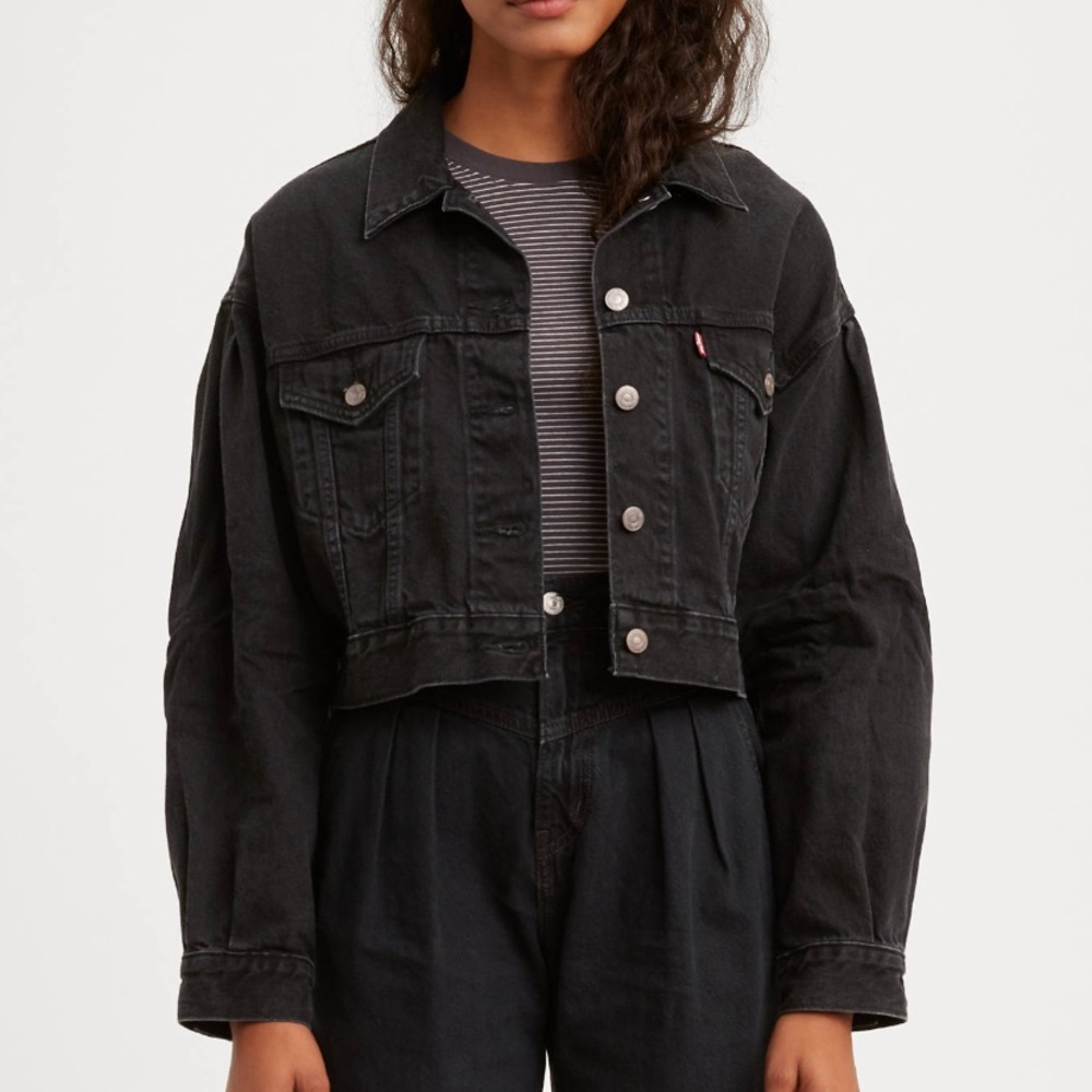 Cropped Levi’s jacket